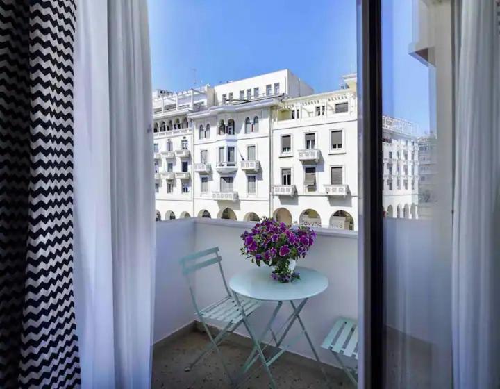 4 Travelers Apartment Thessaloniki Exterior photo