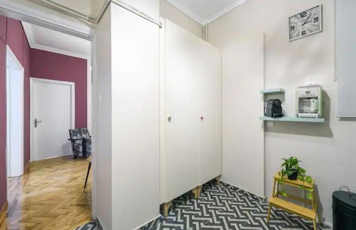 4 Travelers Apartment Thessaloniki Exterior photo